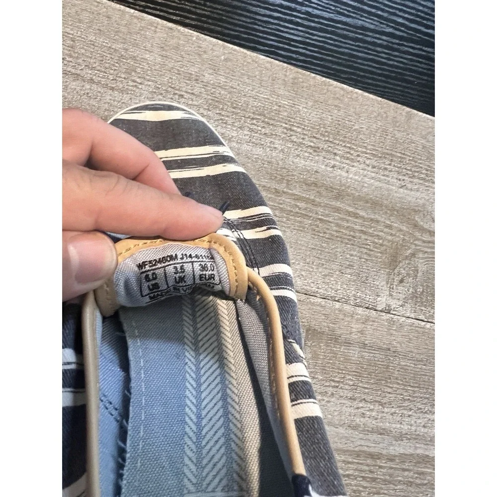 Keds‎ Shoes Women's Size 8 Gray And White Striped Lace Up Sneakers